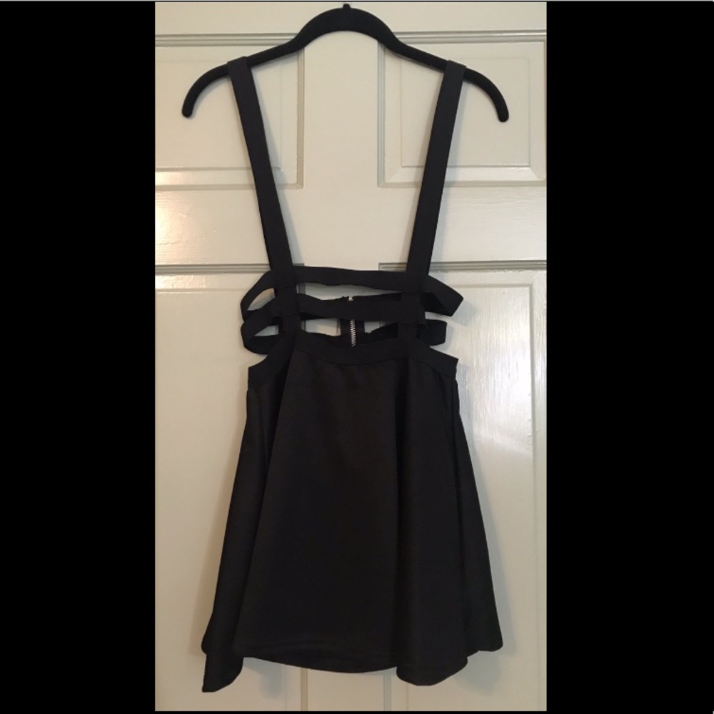 Skirt with straps